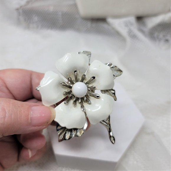 1970 Sarah Coventry Dogwood Flower Brooch - Picture 6 of 6